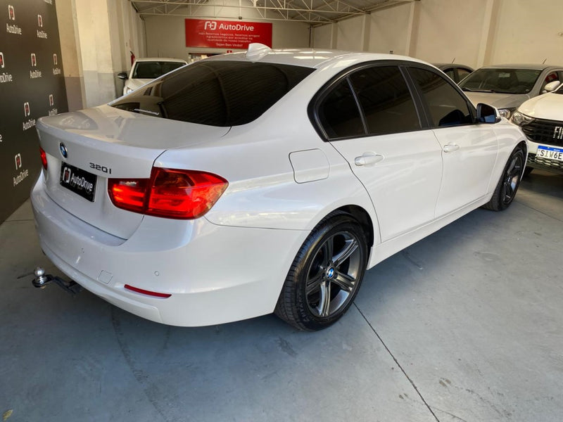 BMW 320i 2.0 16V TURBO GASOLINA 4P AUTOMÁTICO 2013/2014 Branco