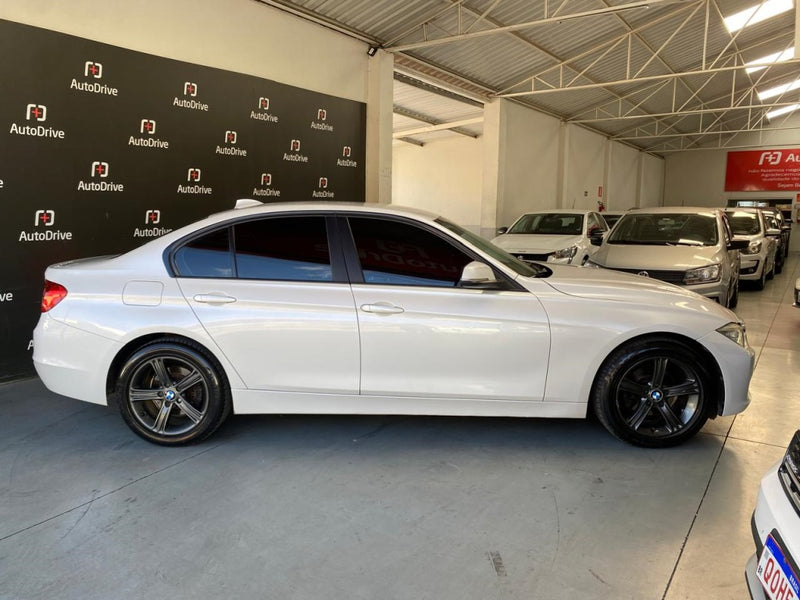 BMW 320i 2.0 16V TURBO GASOLINA 4P AUTOMÁTICO 2013/2014 Branco