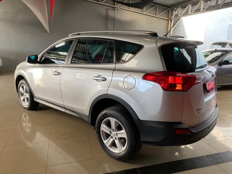 TOYOTA RAV4 2.0 4X4 16V GASOLINA 4P AUTOMÁTICO 2013 Prata