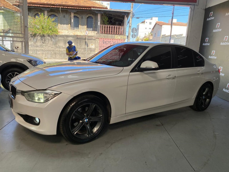 BMW 320i 2.0 16V TURBO GASOLINA 4P AUTOMÁTICO 2013/2014 Branco