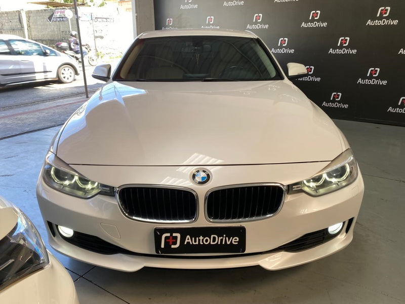 BMW 320i 2.0 16V TURBO GASOLINA 4P AUTOMÁTICO 2013/2014 Branco