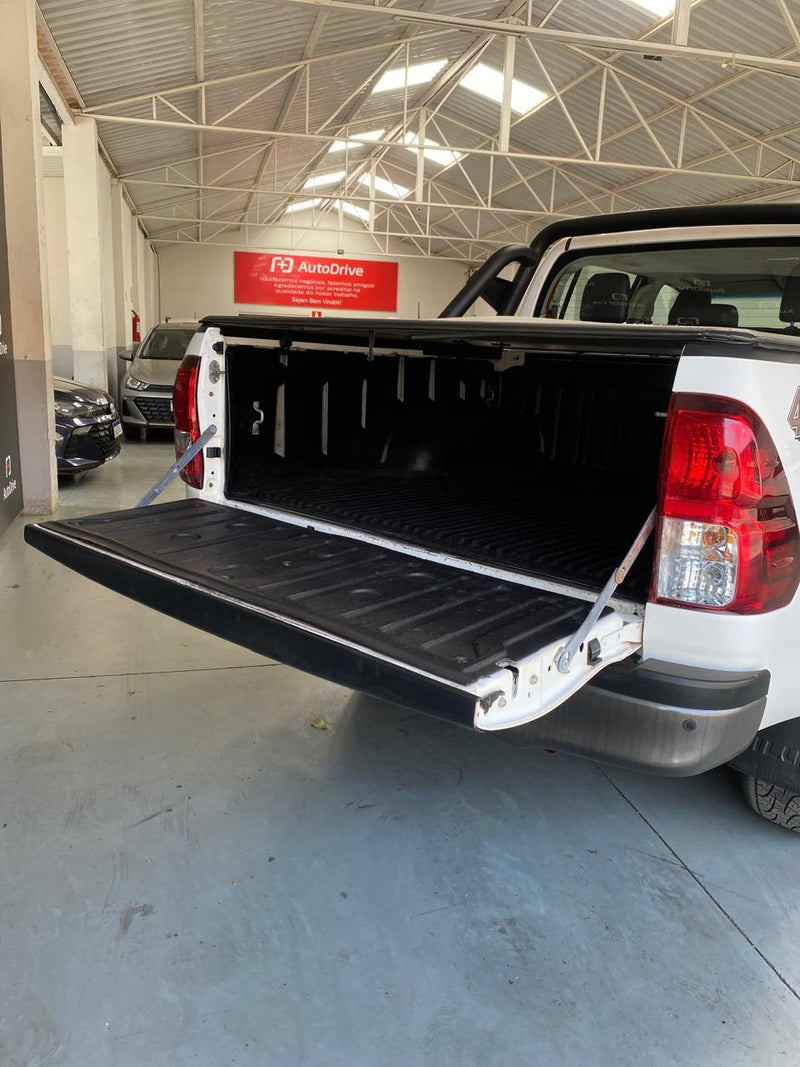 TOYOTA HILUX 2 2.8 D-4D TURBO DIESEL CD POWER PACK 4X4 MANUAL