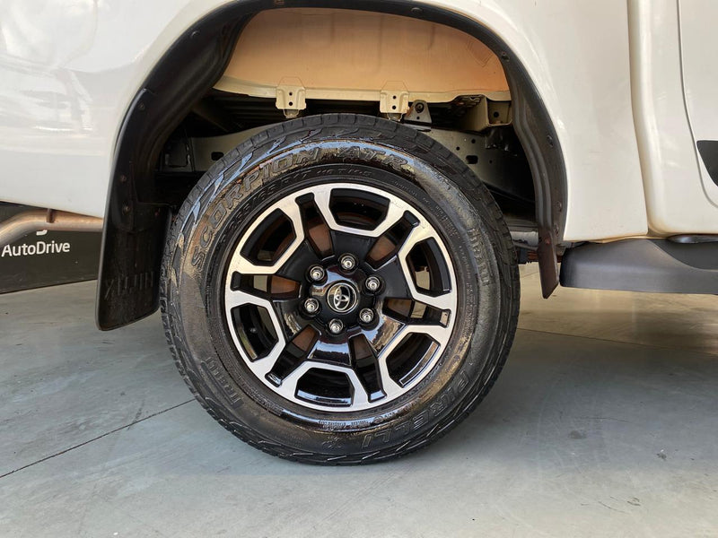 TOYOTA HILUX 2 2.8 D-4D TURBO DIESEL CD POWER PACK 4X4 MANUAL