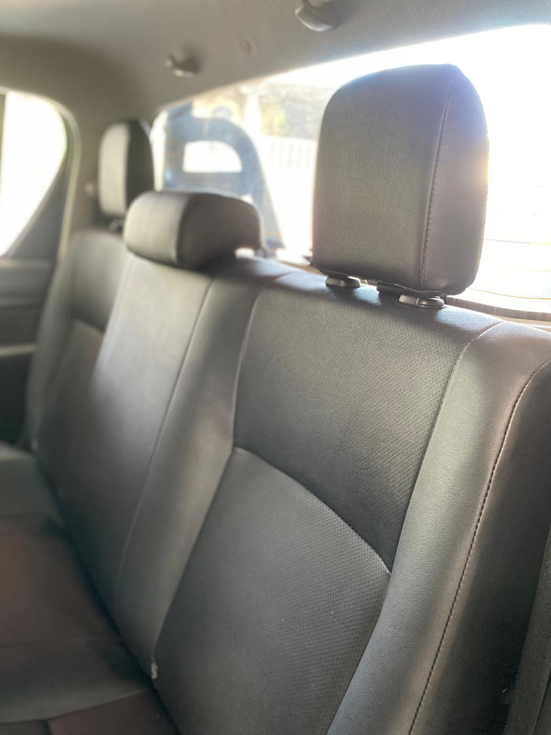 TOYOTA HILUX 2 2.8 D-4D TURBO DIESEL CD POWER PACK 4X4 MANUAL